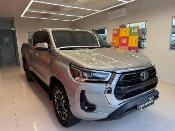 TOYOTA HILUX 2.8 D-4D TURBO DIESEL CD SRX 4X4 AUTOMÁTICO TOYOTA HILUX 2.8 D-4D TURBO DIESEL CD SRX 4X4 AUTOMÁTICO